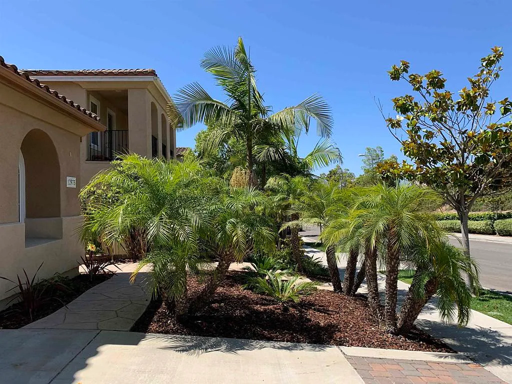 4 bed, 2724 sqft, $6,995 — Photo 2