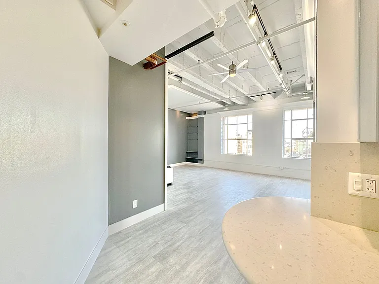 312 W 5th St #1117 — Photo 8