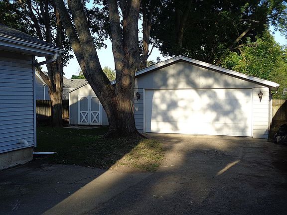2nd image of 1017 10th Ave