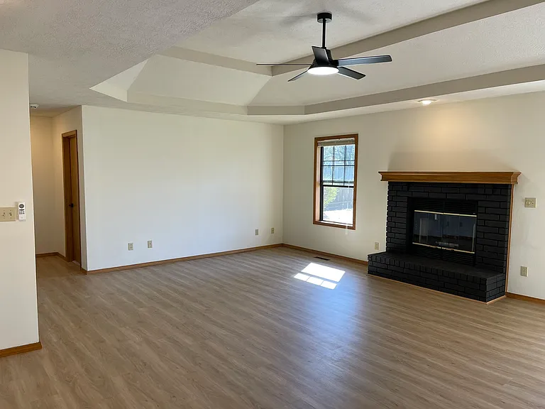 301 N Meadow St — Photo 4