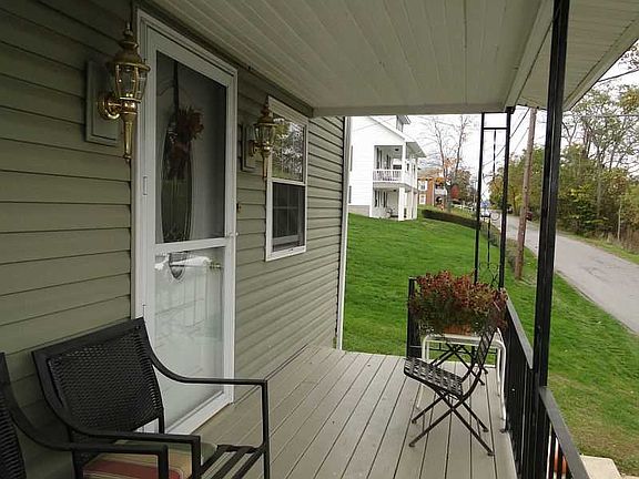 3rd image of 410 Barnickel St