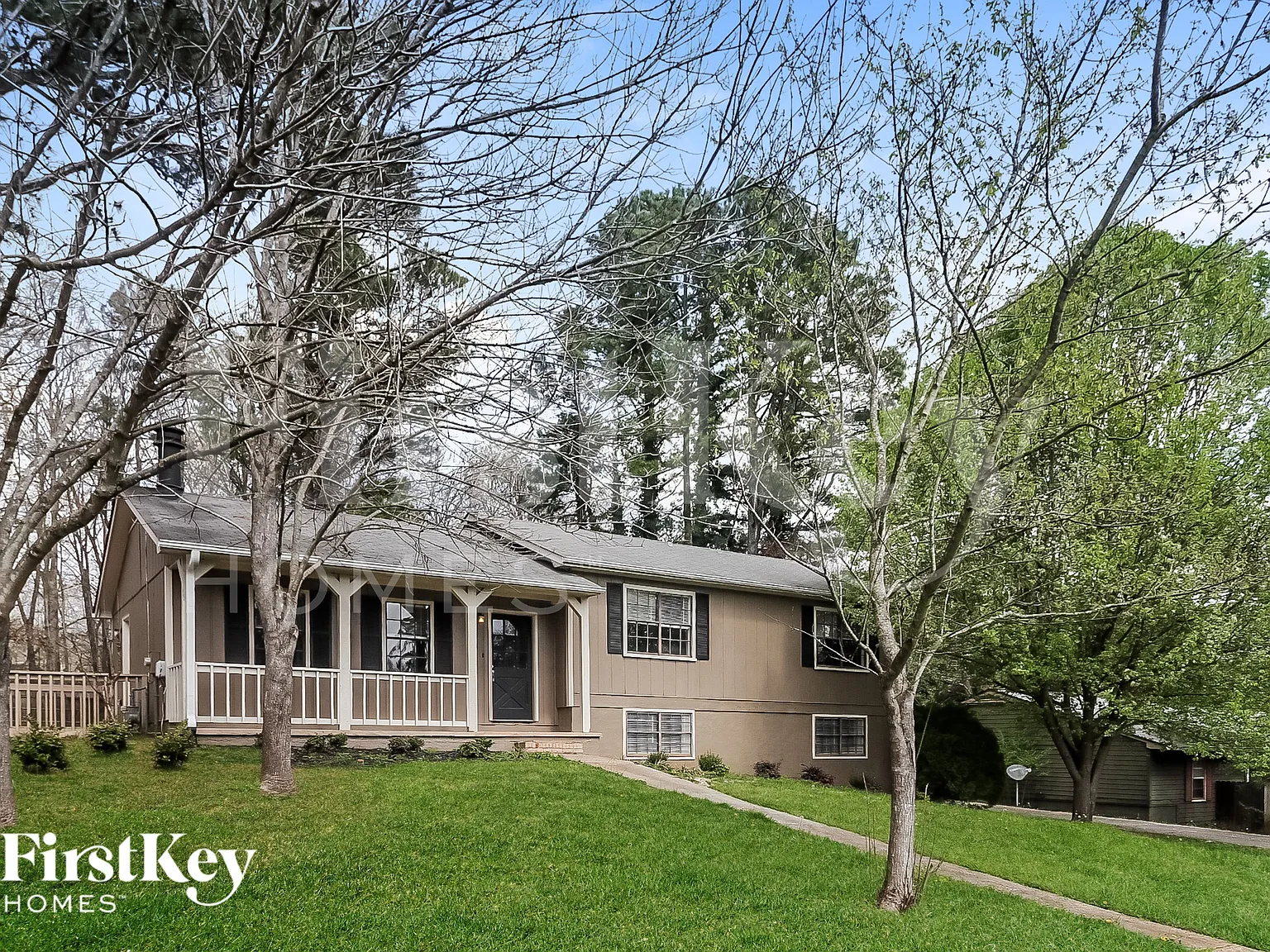 4 bed, 2.0 bath, 1900 sqft, $2,480 — Photo 2