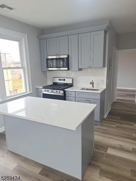 1 bed, 1.0 bath, $1,700 — Photo 2