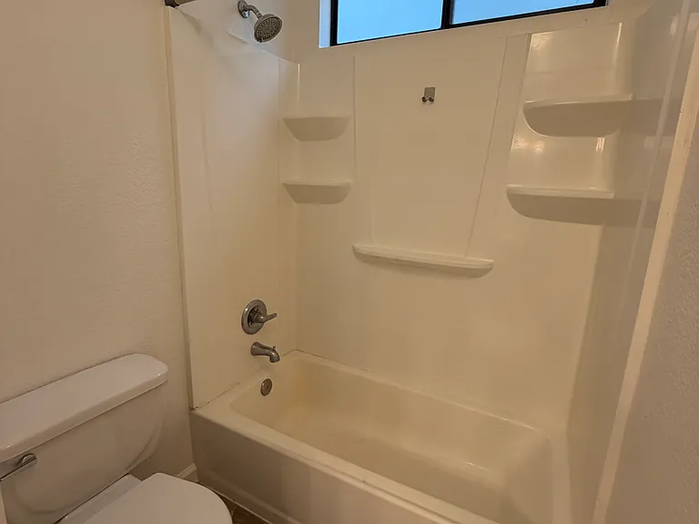 828 Bond Pl — Photo 11