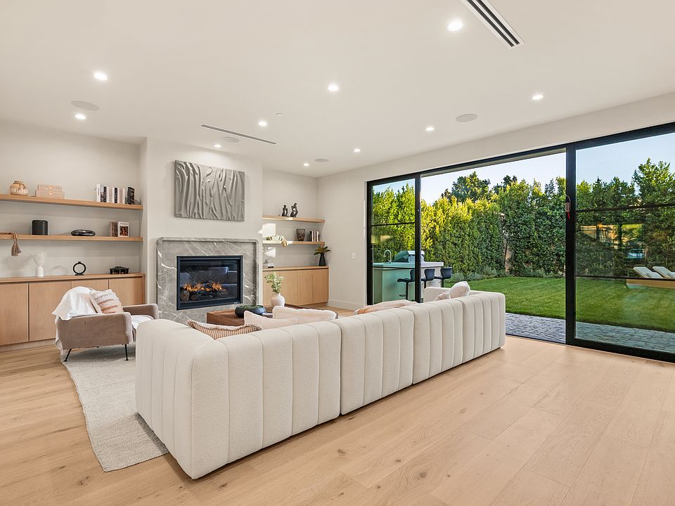 1st image of 11748 La Maida St
