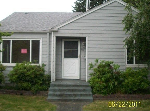 3rd image of 319 J St SE