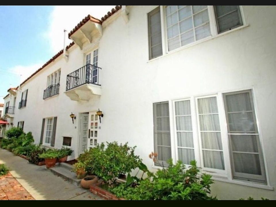 Garden courtyard entrance (intercom for extra security).
