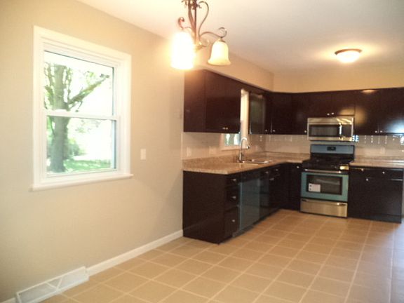 5th image of 2824 Woodside Dr