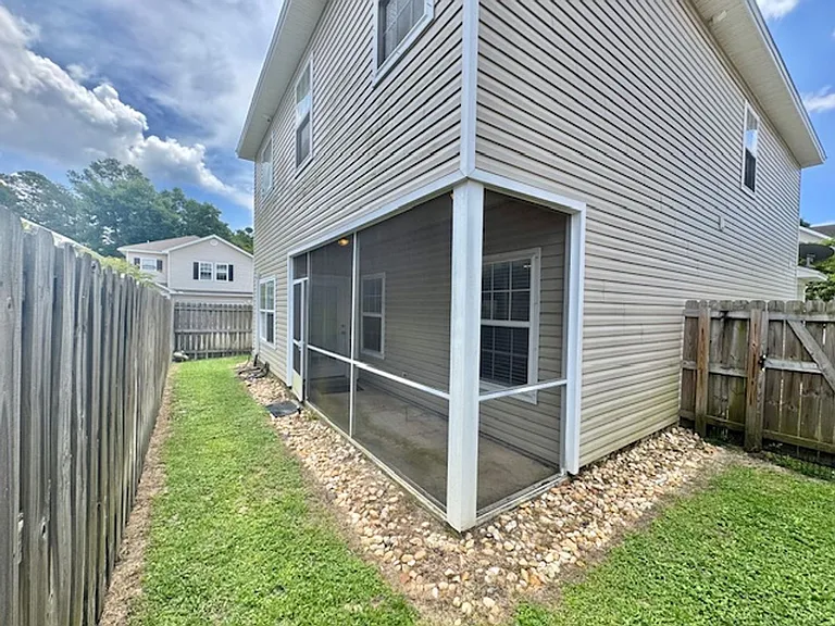 126 Farrah Ave — Photo 33