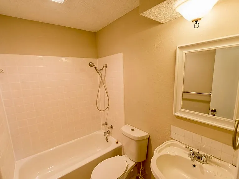 3502 Wentworth Dr — Photo 9