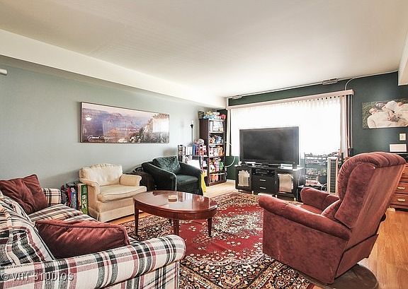 3rd image of 8230 Elmwood Ave APT 302