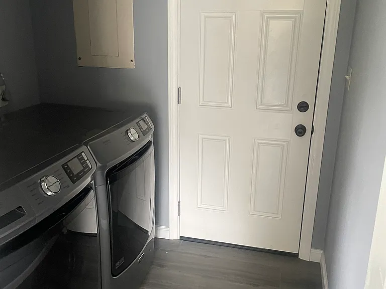 113 S Justice St — Photo 18