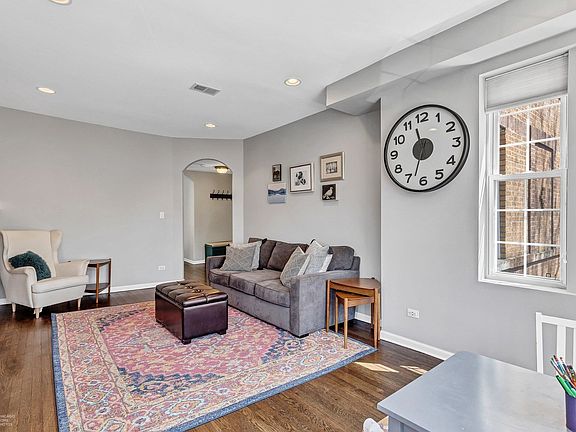 4th image of 3222 W Eastwood Ave #2