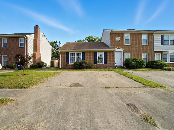 4th image of 5106 Radcliff Cir #1
