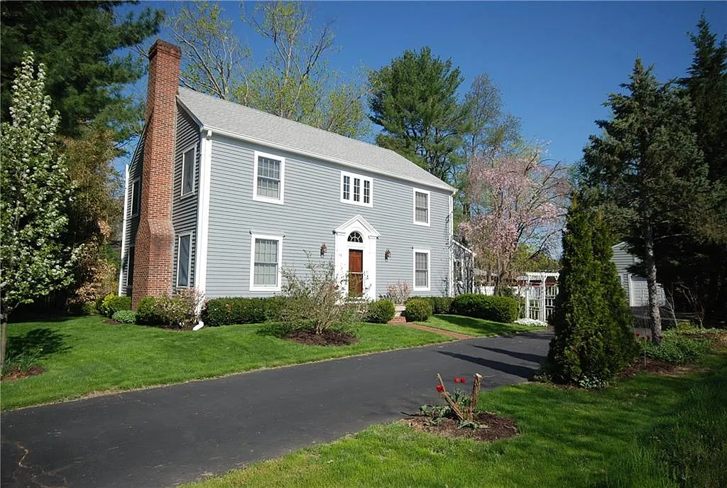 75 Edgemere Ave photo 1