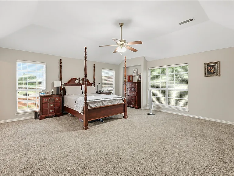 600 Raintree Cir — Photo 20