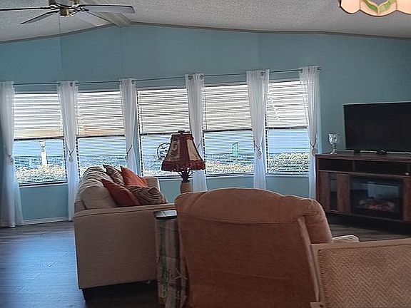 5th image of 5 Windward Dr