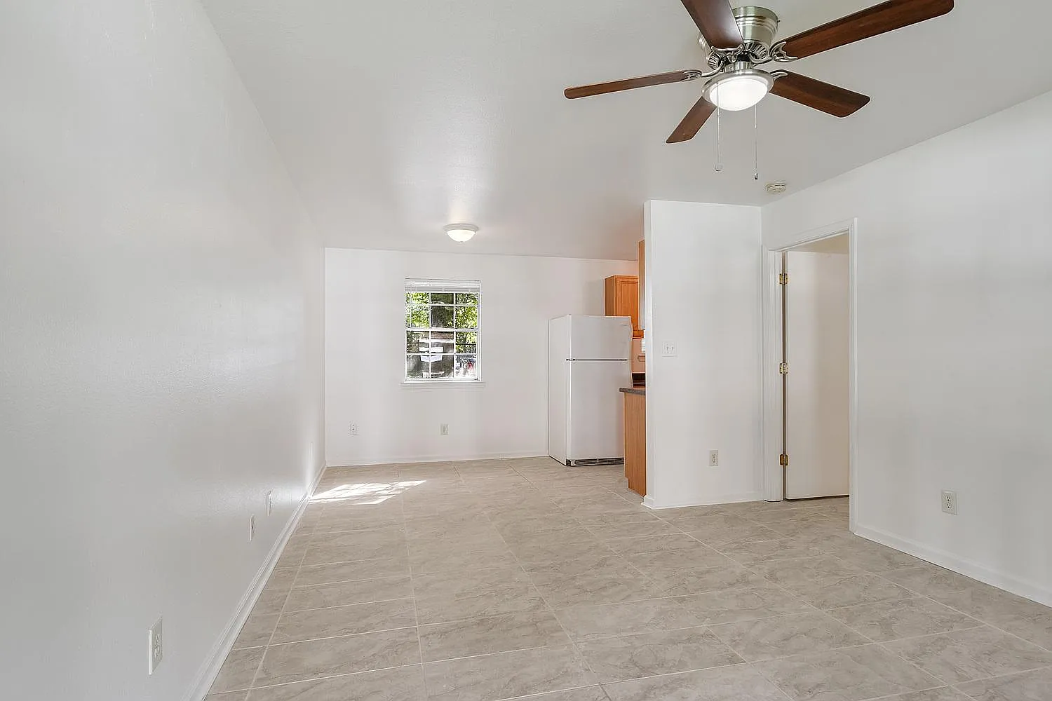 1060 Cousin St — Photo 2