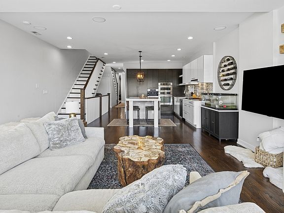5th image of 2467 N Clybourn Ave #3