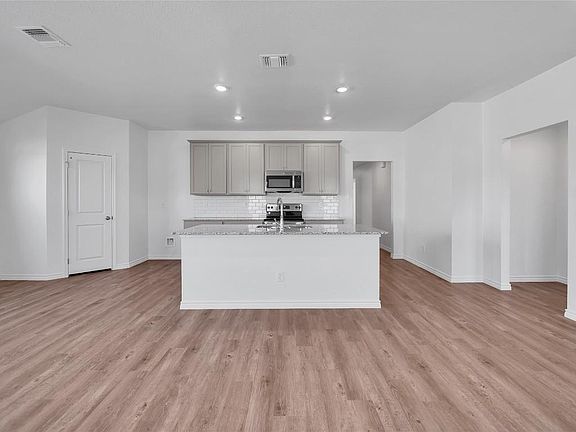 3rd image of 121 Maybelline Rd