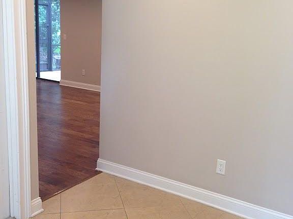 4th image of 105 Sanchez Ct