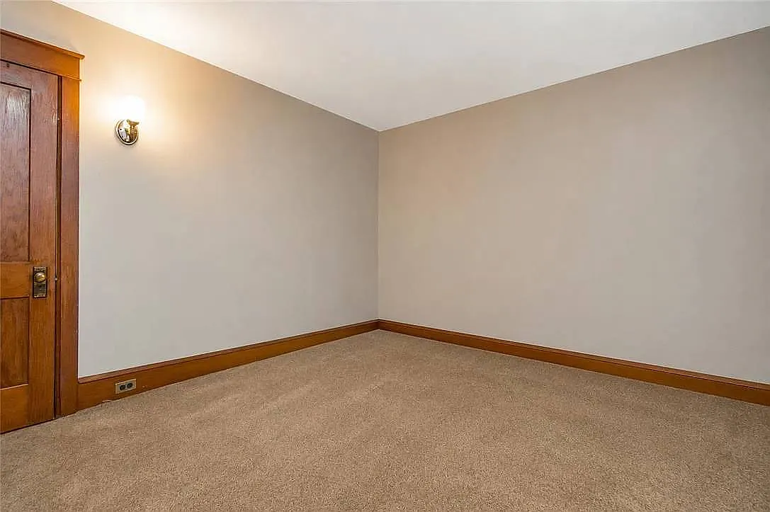 2 bed, $900 — Photo 1