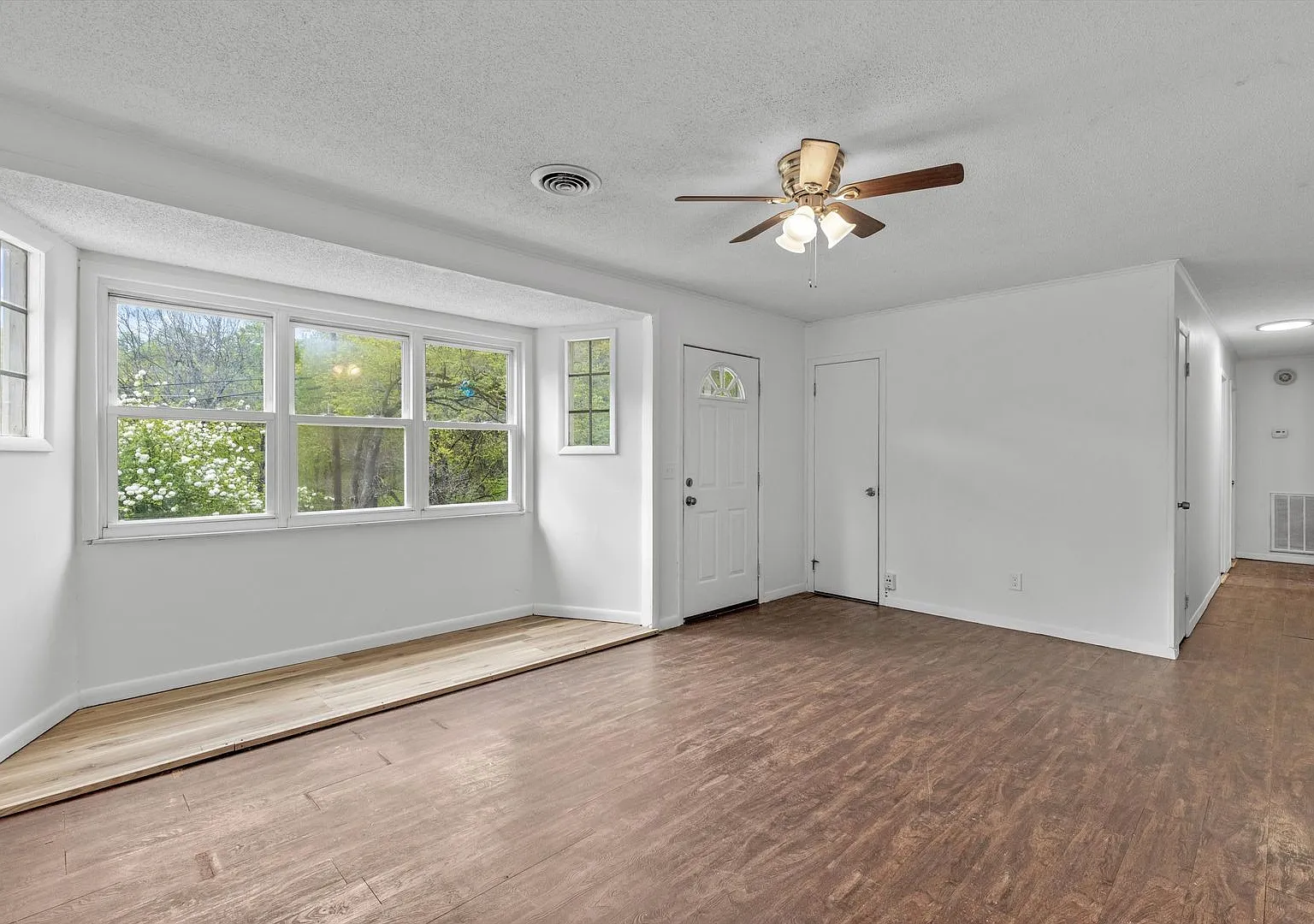 3 bed, 1.0 bath, 1416 sqft, $1,750 — Photo 4