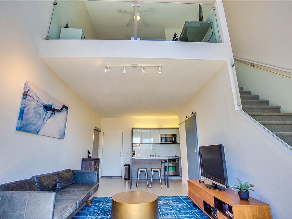 1st image of 955 W Hawthorn St APT 17