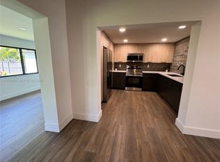 8400 SW 46th St #1, Miami, FL 33155