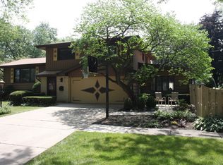 120 N Yates Ln, Mount Prospect, IL