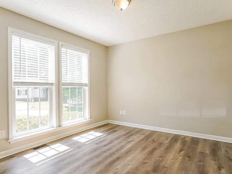 1005 Henchman Ct — Photo 13
