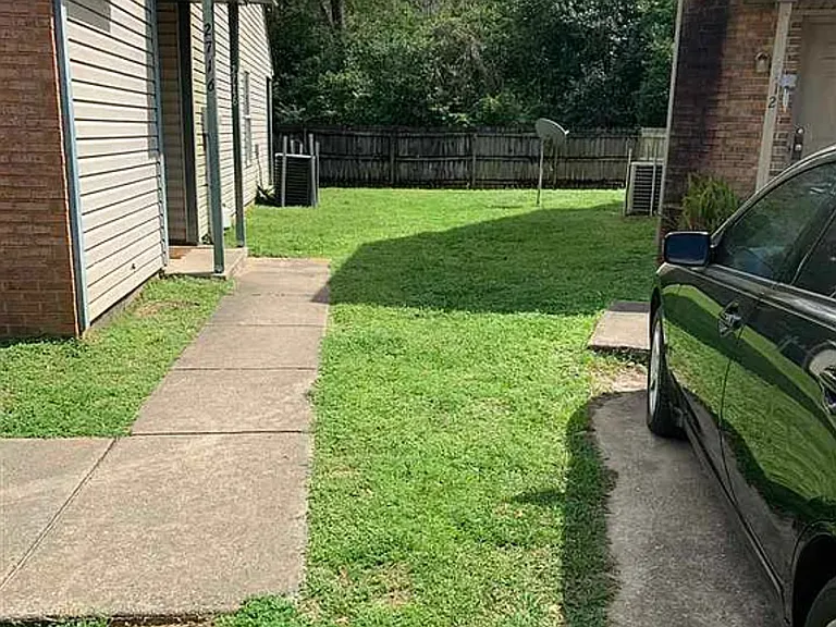 2716 Tess Cir — Photo 4