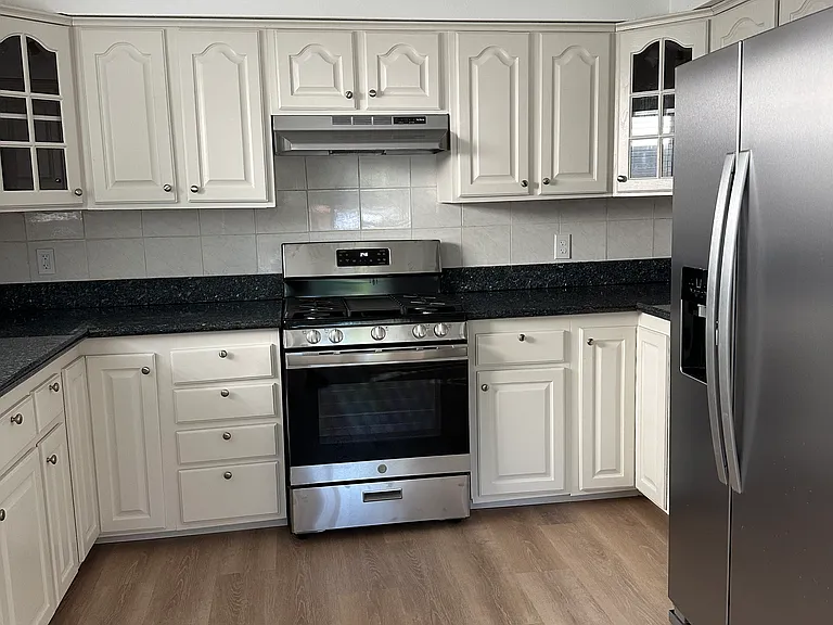 11440 Lambert Ave — Photo 1