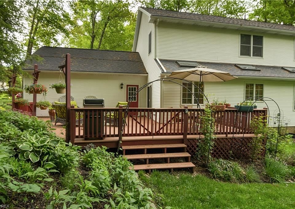 2nd image of 550 Lake Of The Woods Blvd