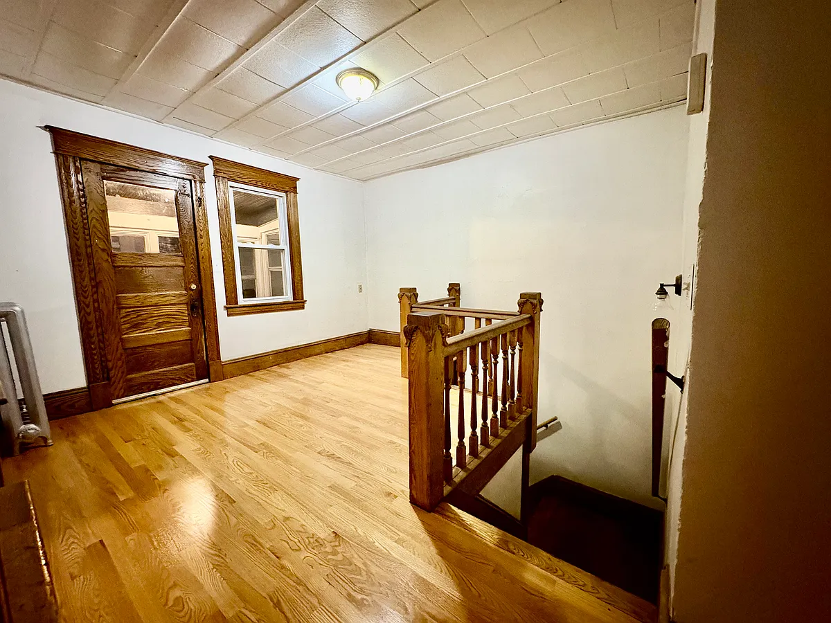 Building Photo - 14 Coomes St #3