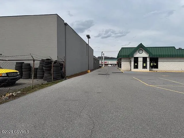 Studio, 3372 sqft, $4,600 — Photo 3