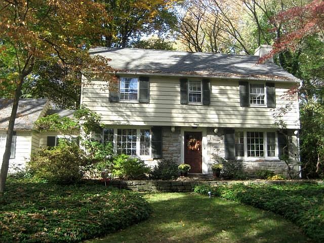2nd image of 16 Conestoga Woods Rd