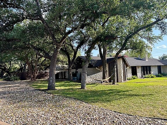 3rd image of 10606 Spicewood Club Dr