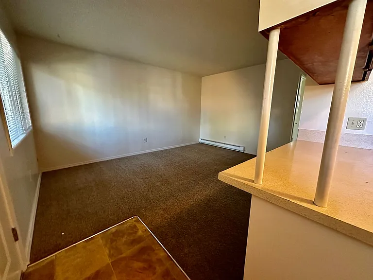 R0289 - Lombard Heights — Photo 4