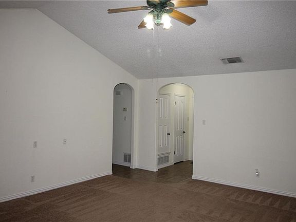 4th image of 1125 N Knowles Dr