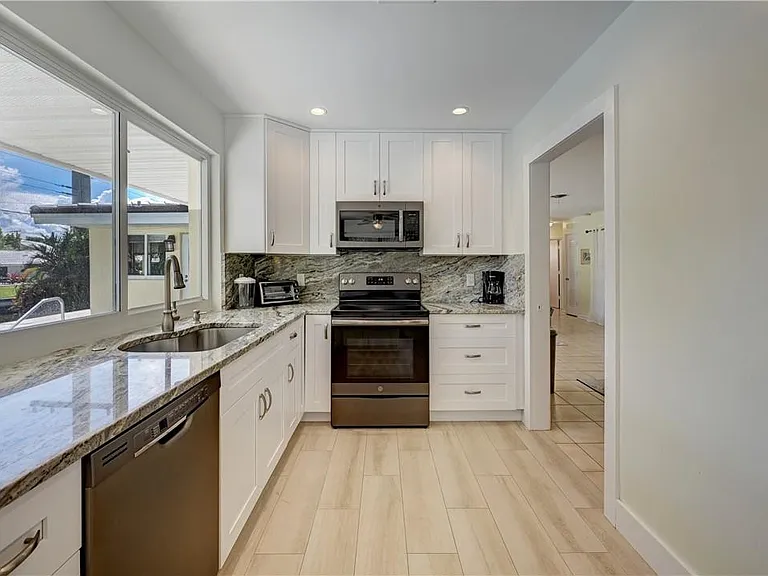 840 SW 7th St — Photo 21