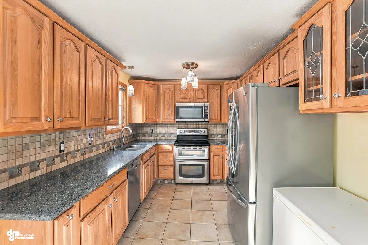 3 bed, 1.5 bath, $2,445 — Photo 1