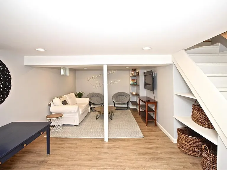 139 Coggeshall Ave — Photo 32