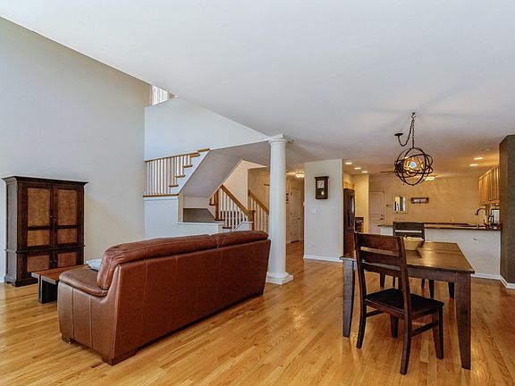 5th image of 1427 N Milwaukee Ave