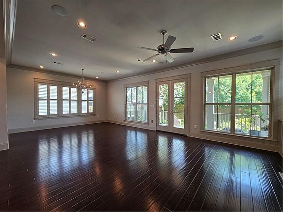 3rd image of 215 22nd St