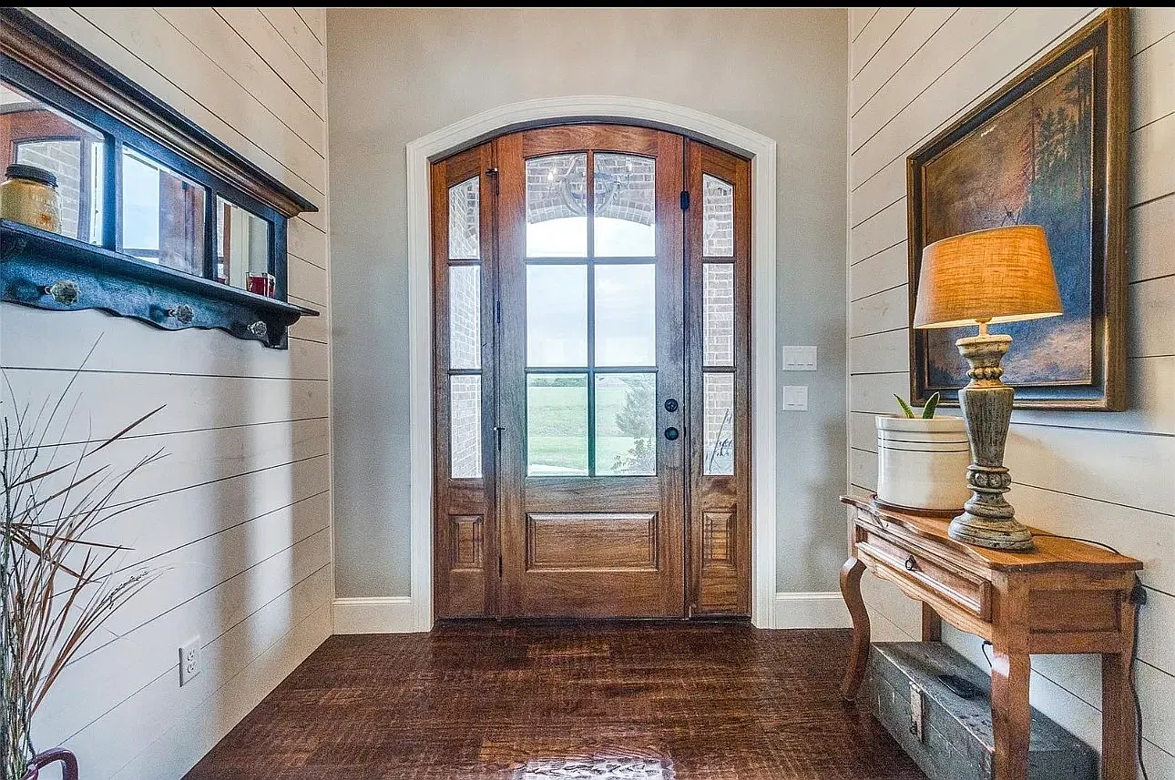 5 bed, 4000 sqft, $6,000 — Photo 2
