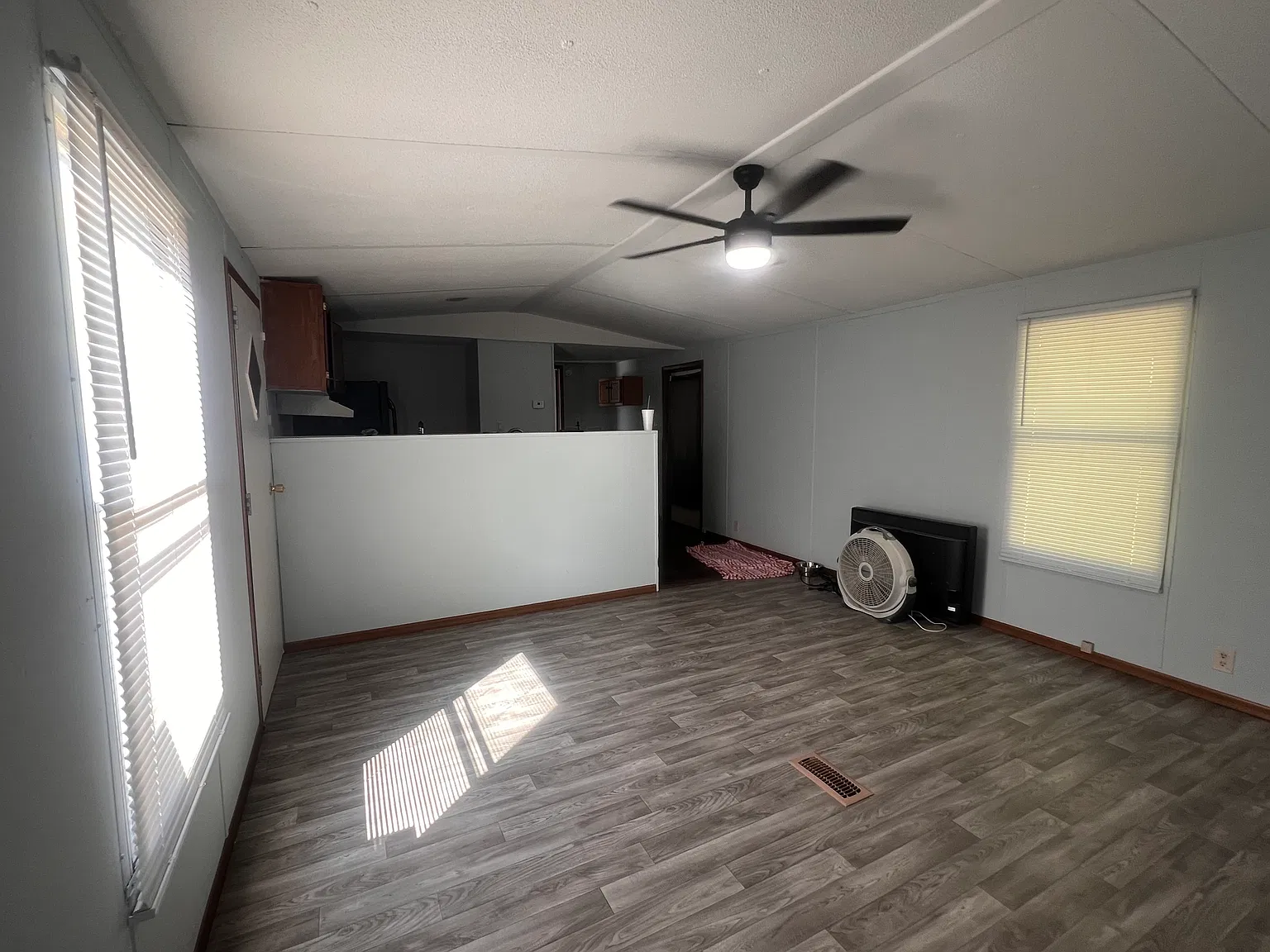 2 bed, 1000 sqft, $600 — Photo 2