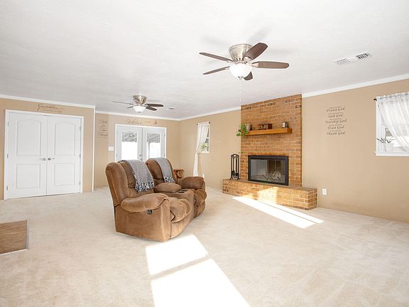 2nd image of 512 S Wilhelm Ave