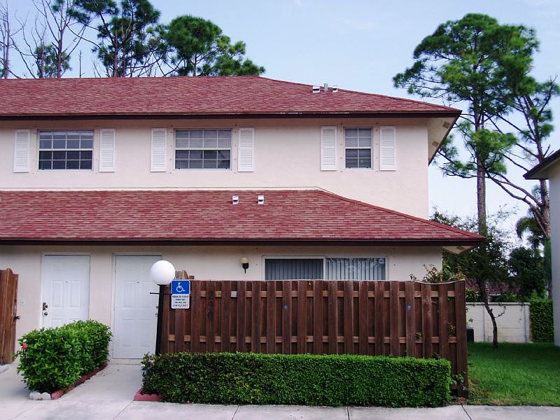 1st image of 200 Cypress Way W