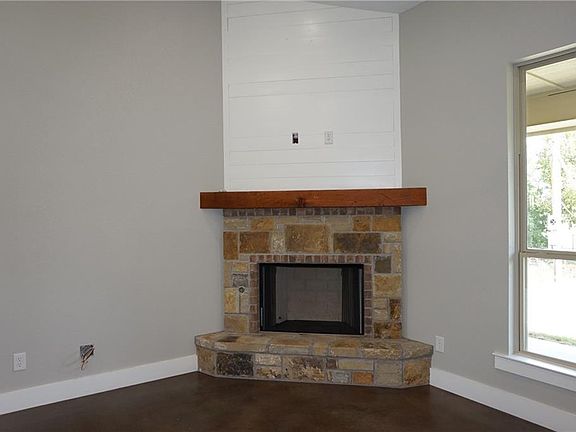 4th image of 1015 Westwood Dr